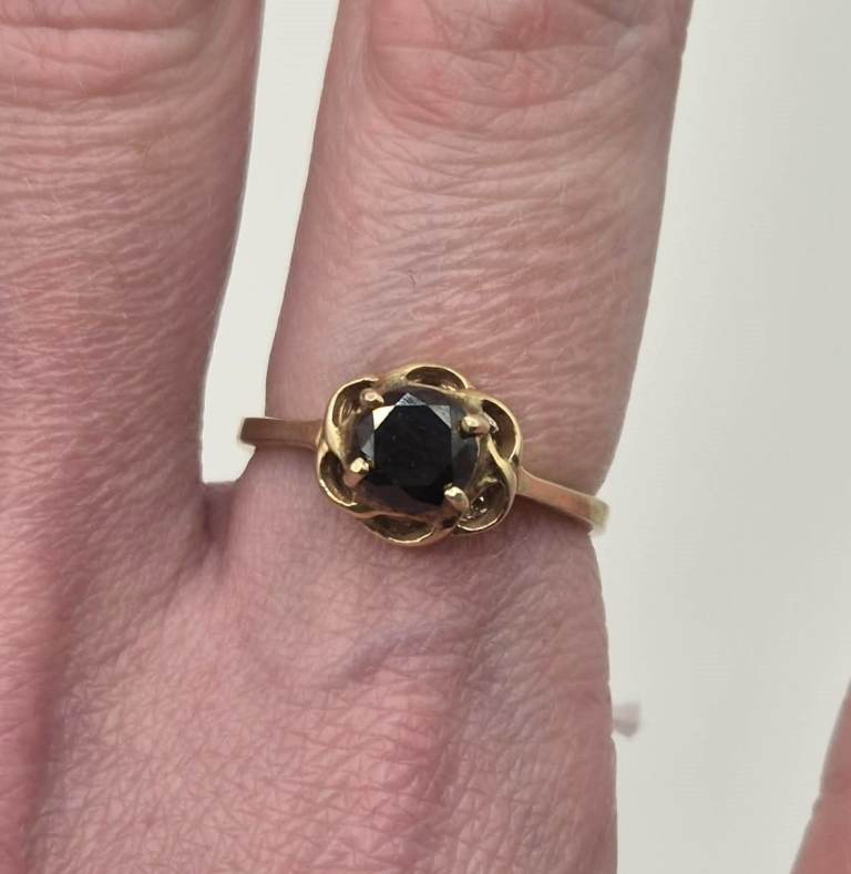 9ct gold & black diamond ring