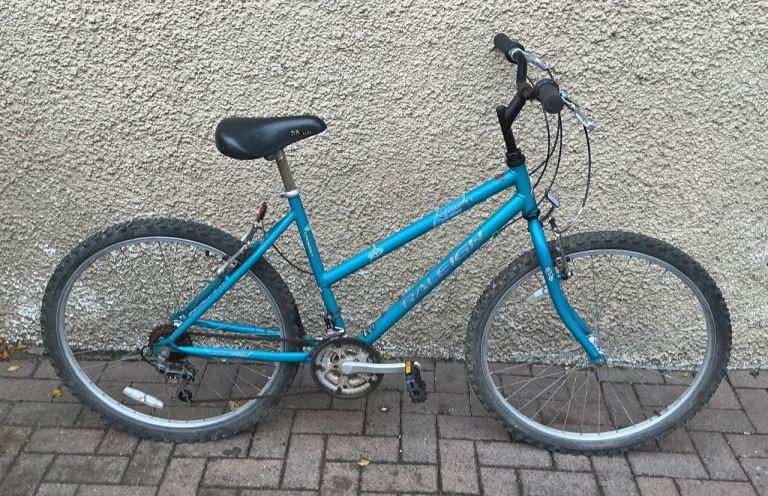 Bike/Bicycle.LADIES RALEIGH “ VIXEN “ MEDIUM FRAME MOUNTAIN BIKE 