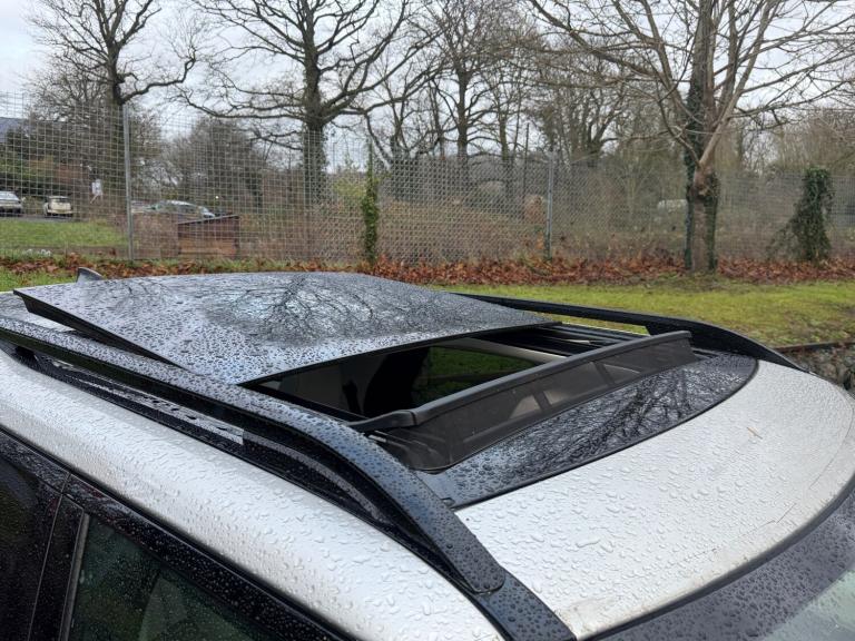 2017 Land Rover Discovery 3.0 TDV6 HSE Automatic 4WD Euro 6 5dr SUV Diesel Automatic