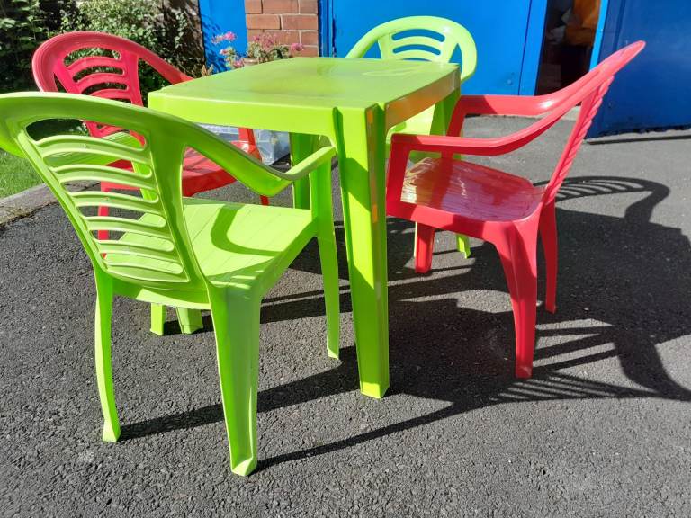 Children's table and chairs 