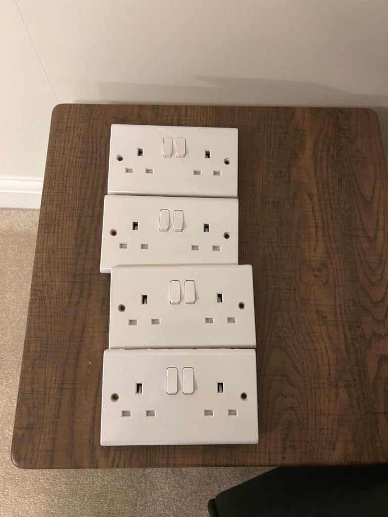 Double plug sockets