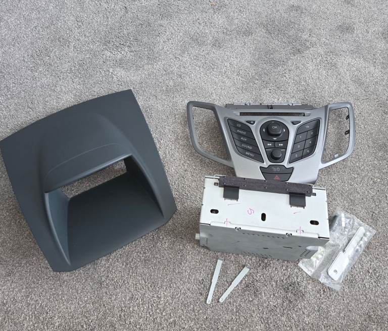 Ford fiesta mk6 radio and dash controls