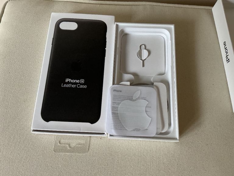 Apple iPhone SE 128GB. 3RD GEN.