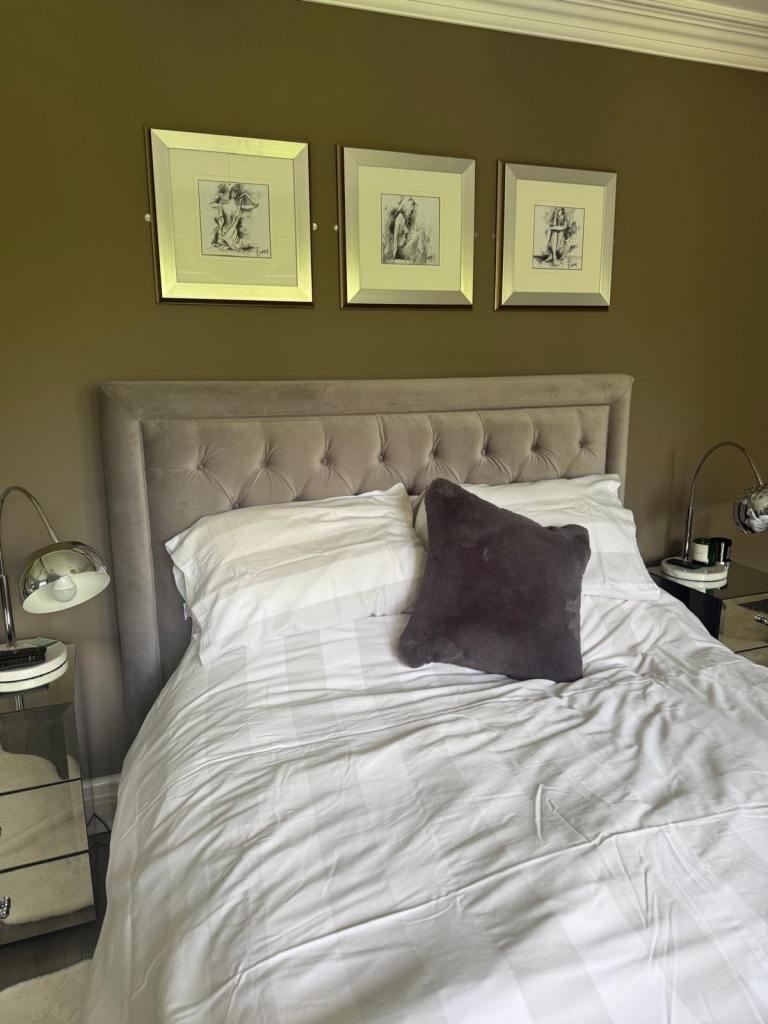 King size bed 