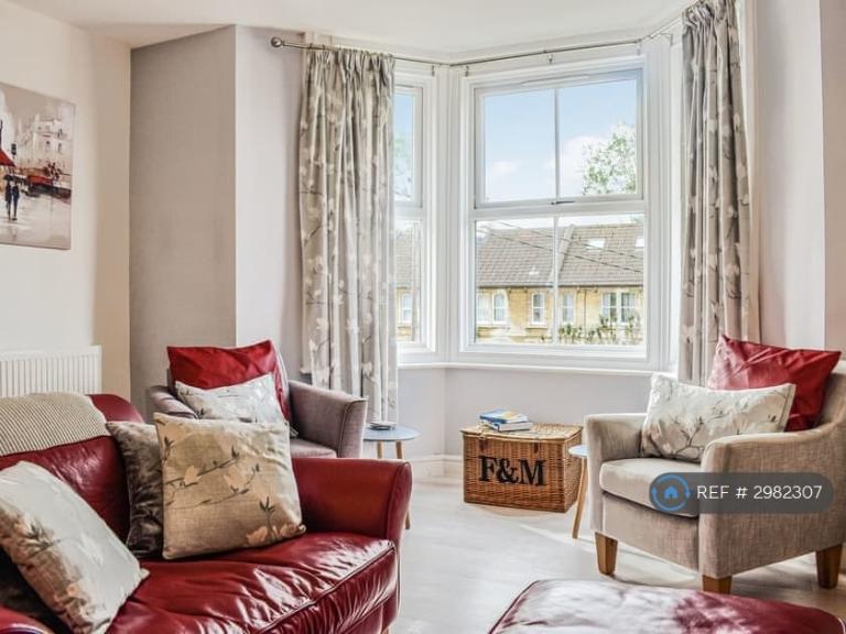 1 bedroom flat in Trowbridge Road, Bradford-On-Avon, BA15 (1 bed) (#2982307)
