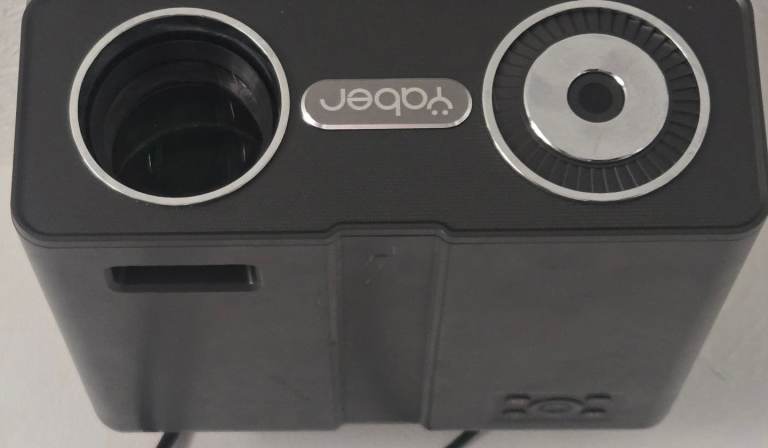 Projector and screen