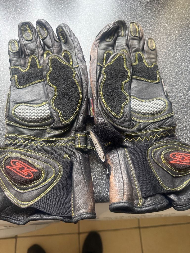 Motorcycle gloves 