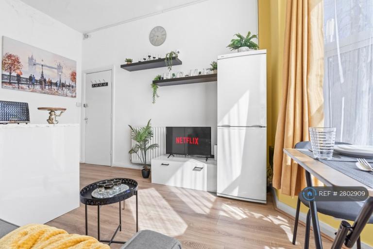 1 bedroom flat in Bristol Road, Birmingham, B5 (1 bed) (#2802909)