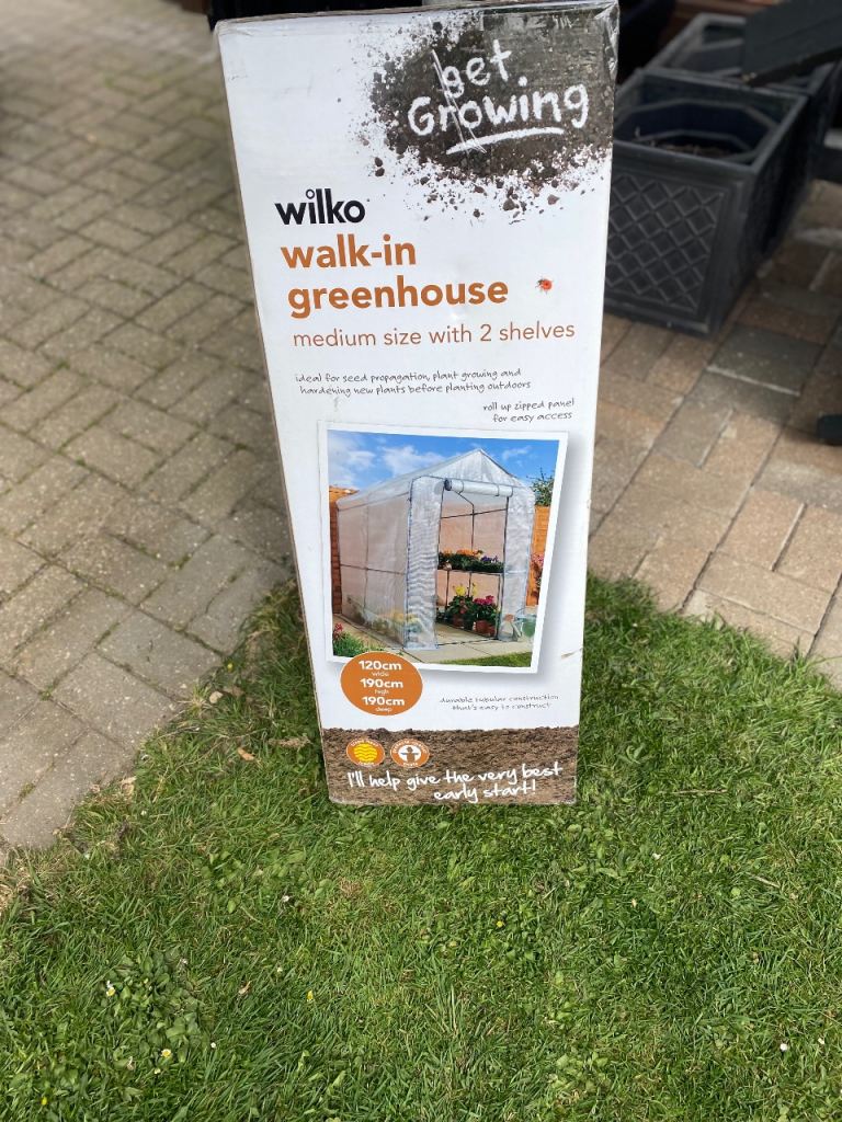 Walk-in greenhouse 