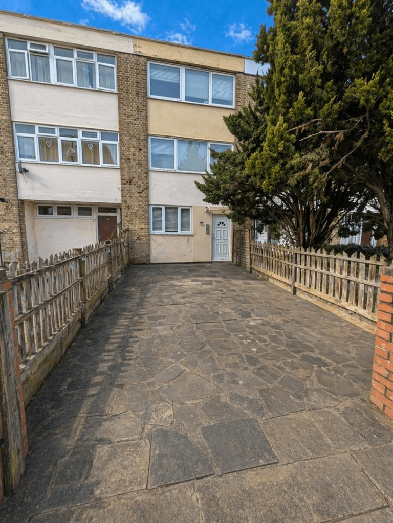 87 Cortis road SW15 3AH - Available Now!