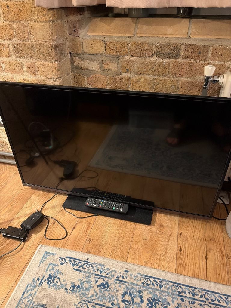 42 inch Panasonic 4k TV FULLY FUNCTIONAL