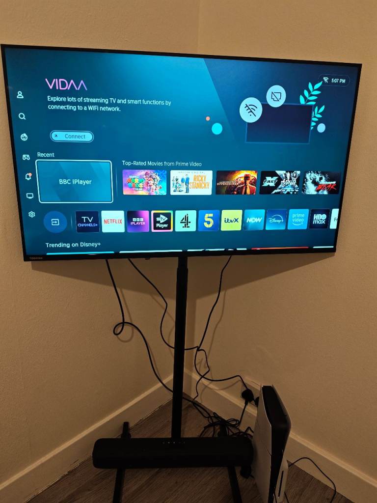 Toshiba 4k Smart 43" + TV Floor Stand 