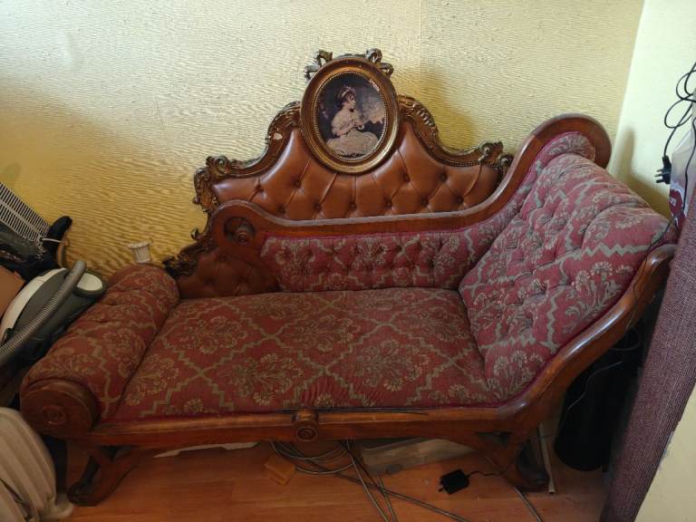 Antique Victorian chaise longue or settee
