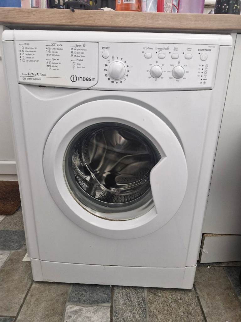 White Indesit Washing Machine – Good Working Order