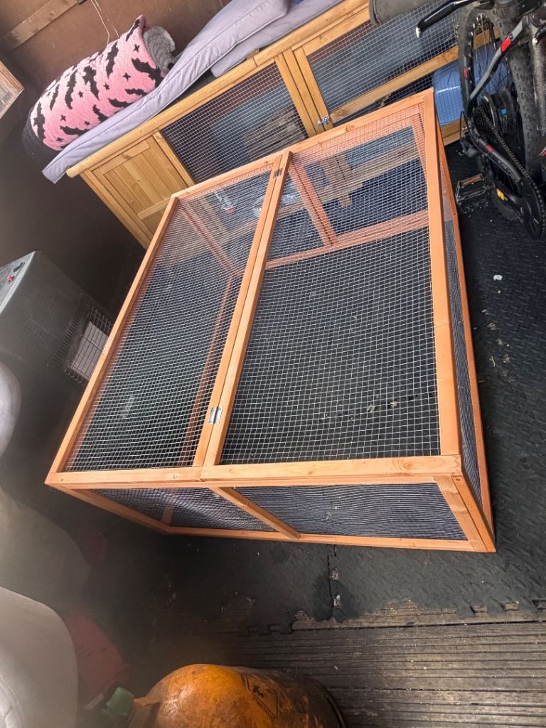 Rabbit, guinea pig run/hutch 