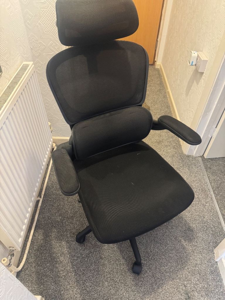 Adjustable Black Ergonomic Office Chair – 'As New' Condition