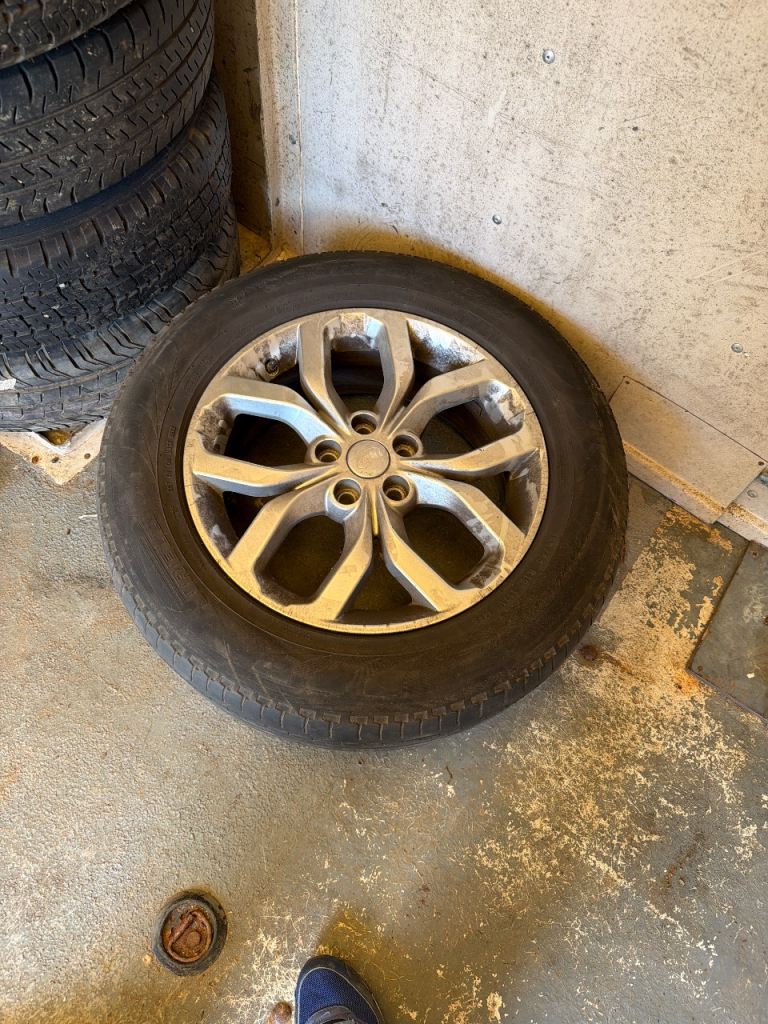 Landrover discovery 5 alloys could fit others 