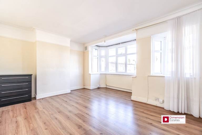 Leyton E10 : Fantastic 1 Bed Flat : AVAILABLE NOW !!