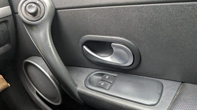 2006 Renault Clio 1.5 dCi 86 Dynamique 5dr HATCHBACK Diesel Manual