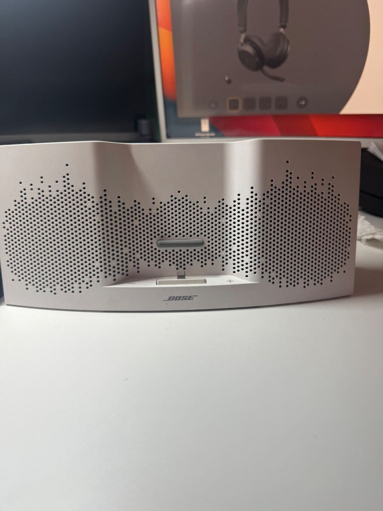Bose SoundDock XT speaker 