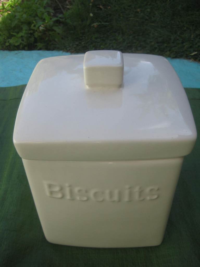 Lovely Brand New Ceramic Airtight Biscuit Storage Container for £10.00