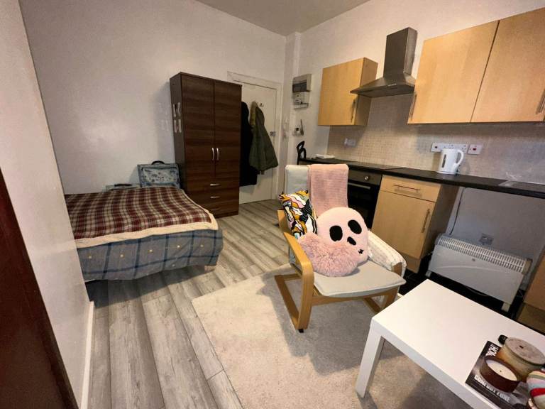 Studio flat - Shirley - BILLS INC - Available 27th February 2026