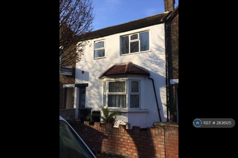 3 bedroom house in York Road, Waltham Cross, EN8 (3 bed) (#2836125)