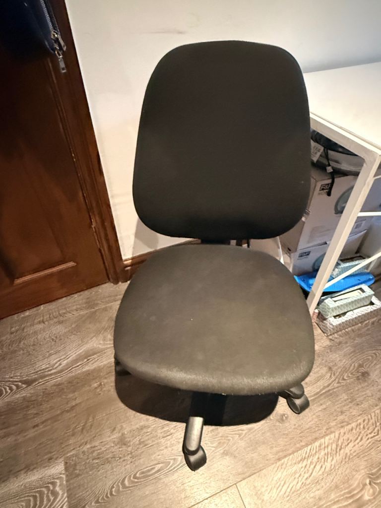 Black Fabric Office Chair – Good Condition