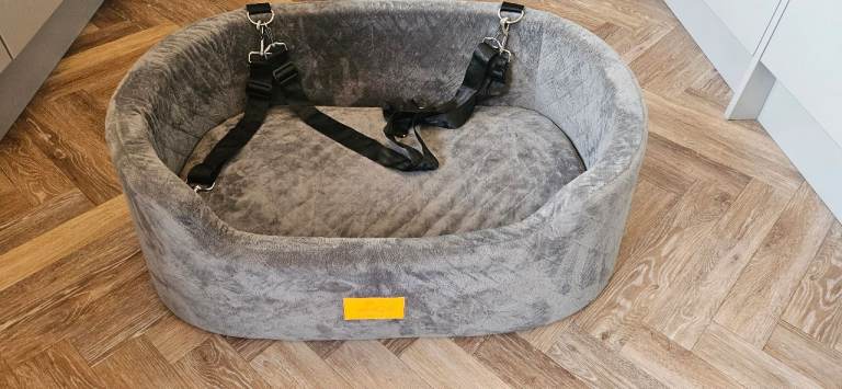 Dog Car Seat - New without tags Medium/Large or suitable for two small dogs
