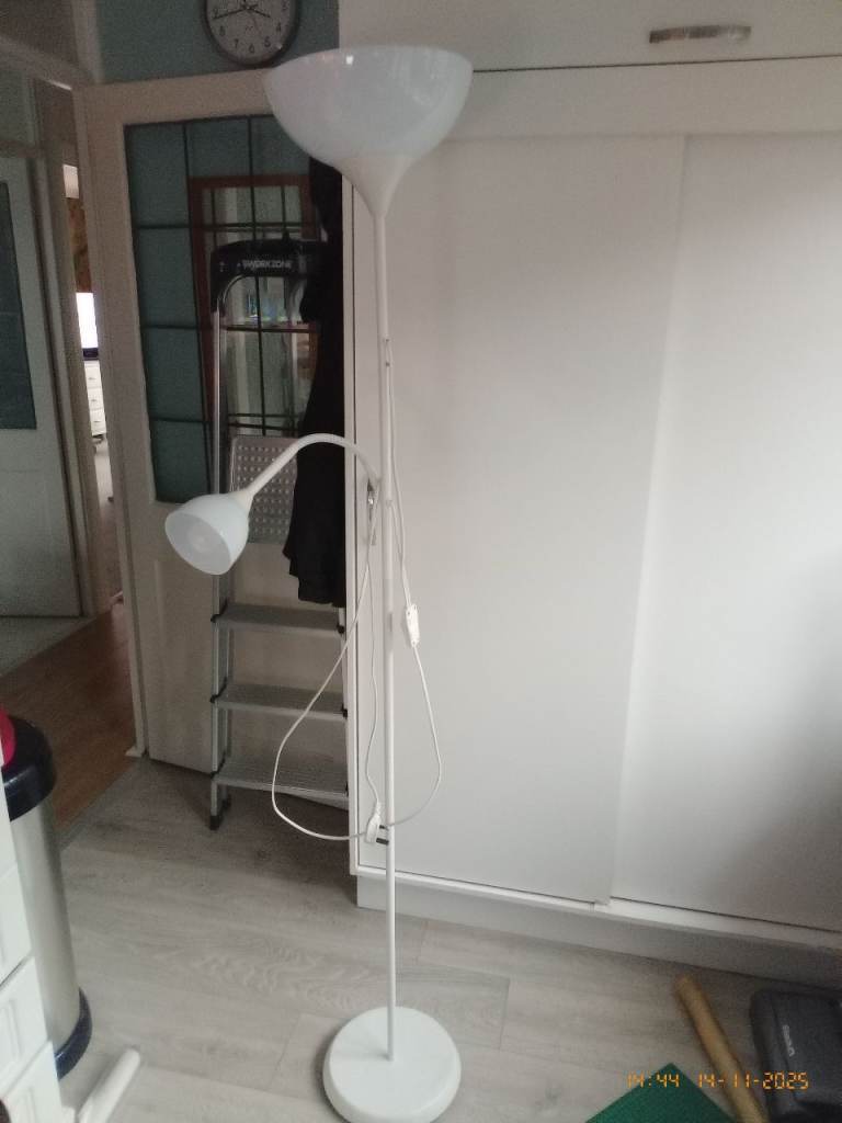 Uplighter/reading lamp