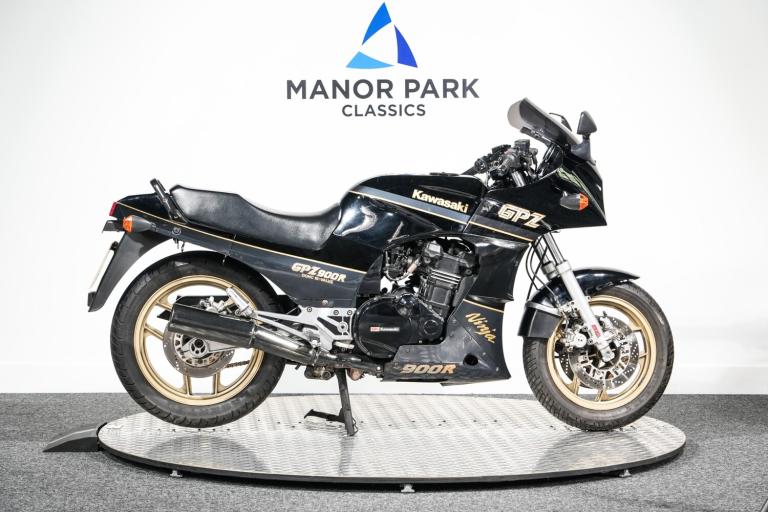 Kawasaki GPZ900R  Manual