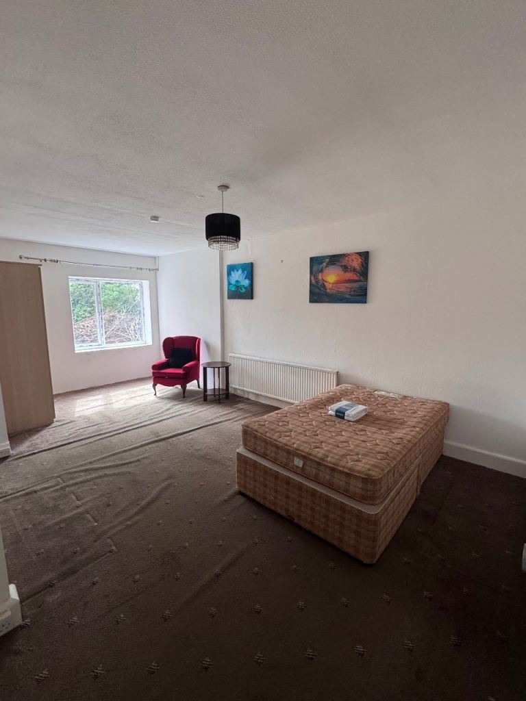 Very large Room to Rent/Share