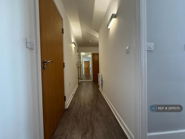 2 bedroom flat in Becket House, Brentwood, CM14 (2 bed) (#2971075)