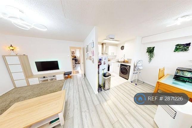 2 bedroom flat in Rochdale Road, Manchester, M9 (2 bed) (#2871226)