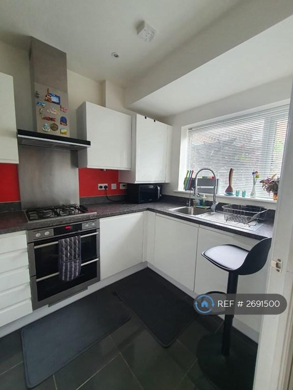 4 bedroom house in Hounslow, Hounslow, TW5 (4 bed) (#2691500)