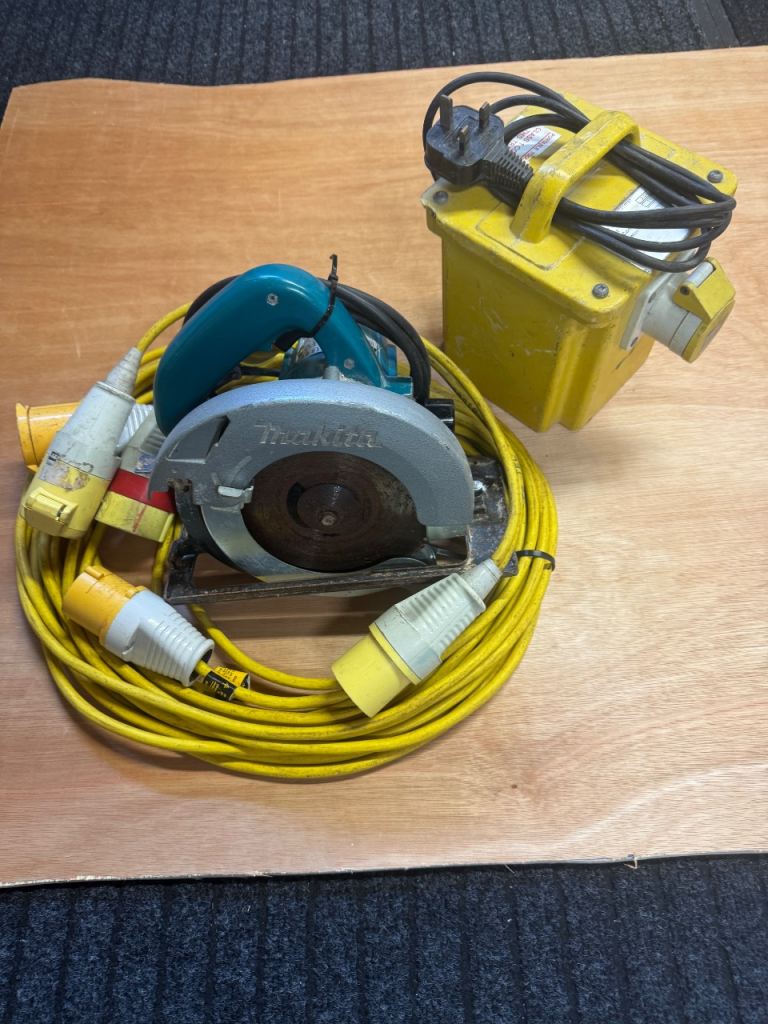 Makita Circular Saw with Transformer and Extension Lead – Good Condition