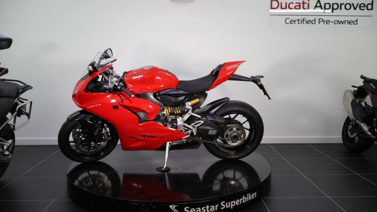 DUCATI PANIGALE V2 - 2021 - 13900 MILES
