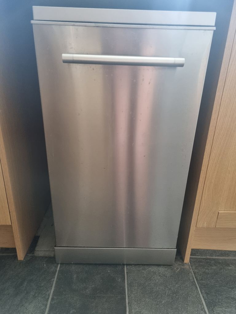 Integrated Dishwasher – Silver, Good Condition