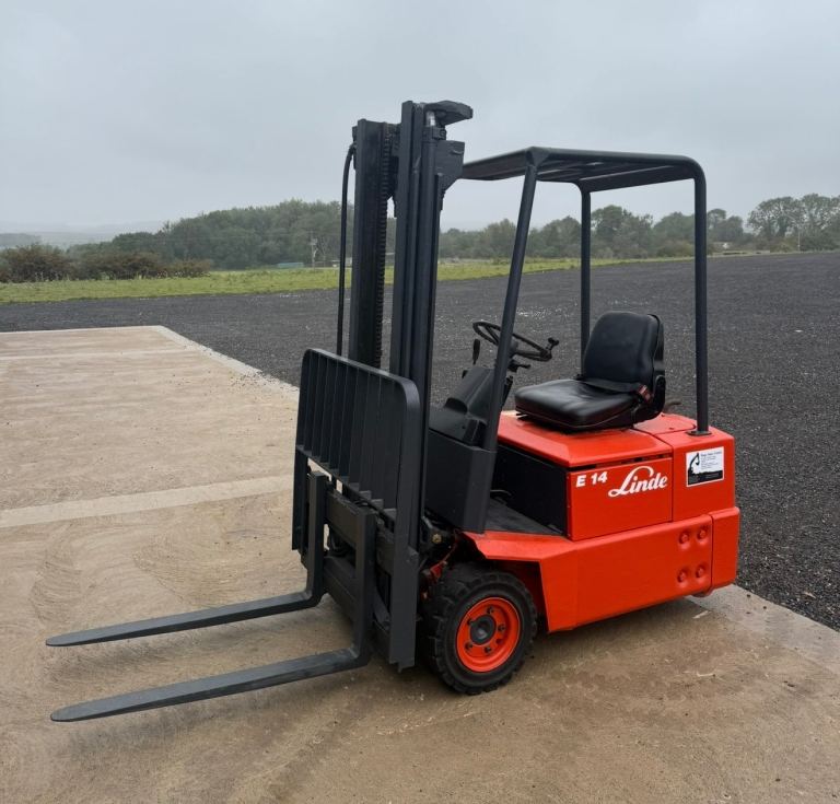 Linde 1.6 tonne Electric ForkLift Truck - Container Spec with side Shift 