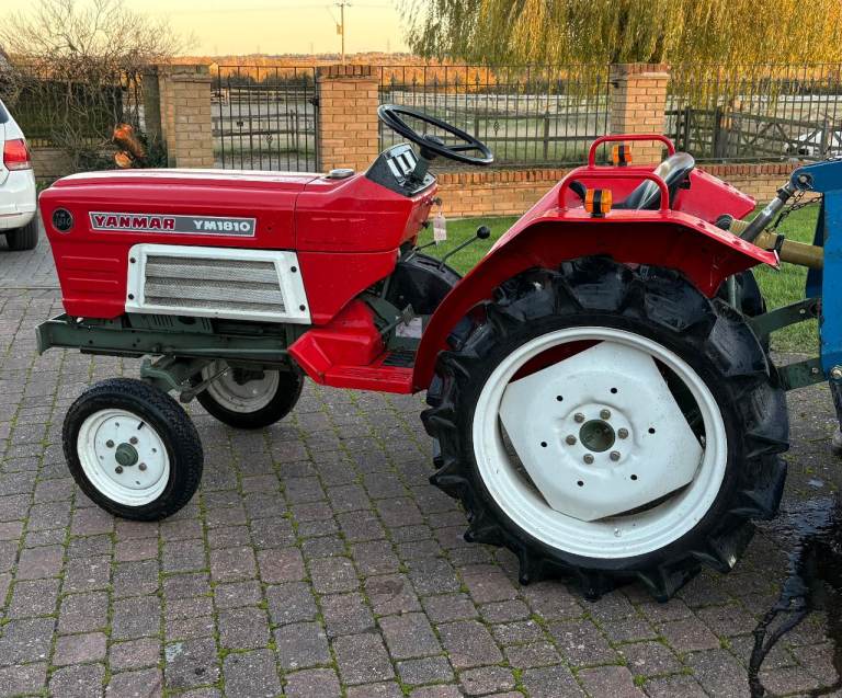YANMAR 1810 Compact Tractor with Suffolk S40 Topper