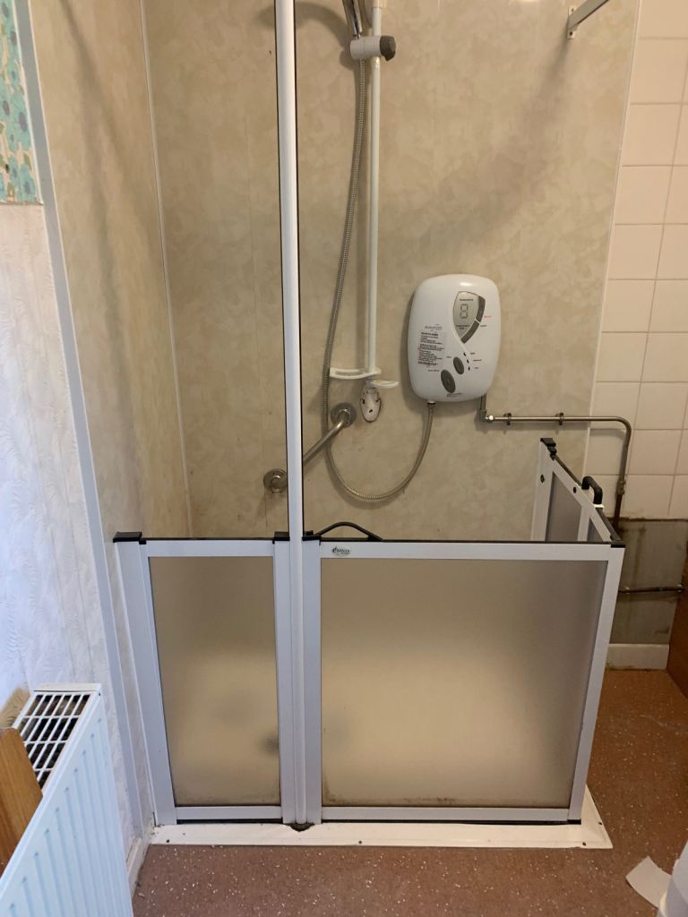 Elderly / disabled shower cubicle 