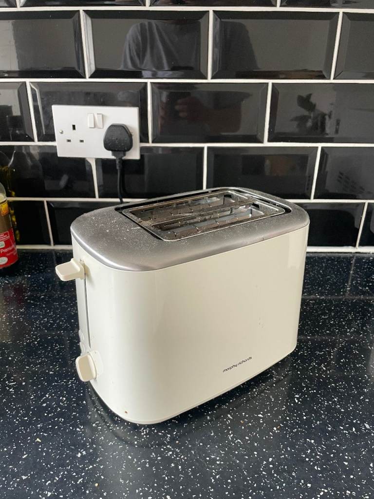 Morphy Richards 2-Slice Toaster in Cream – Good Working Condition