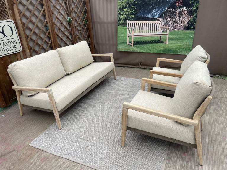 4 seasons outdoors ,new, massive price drop to clear rrp £3299