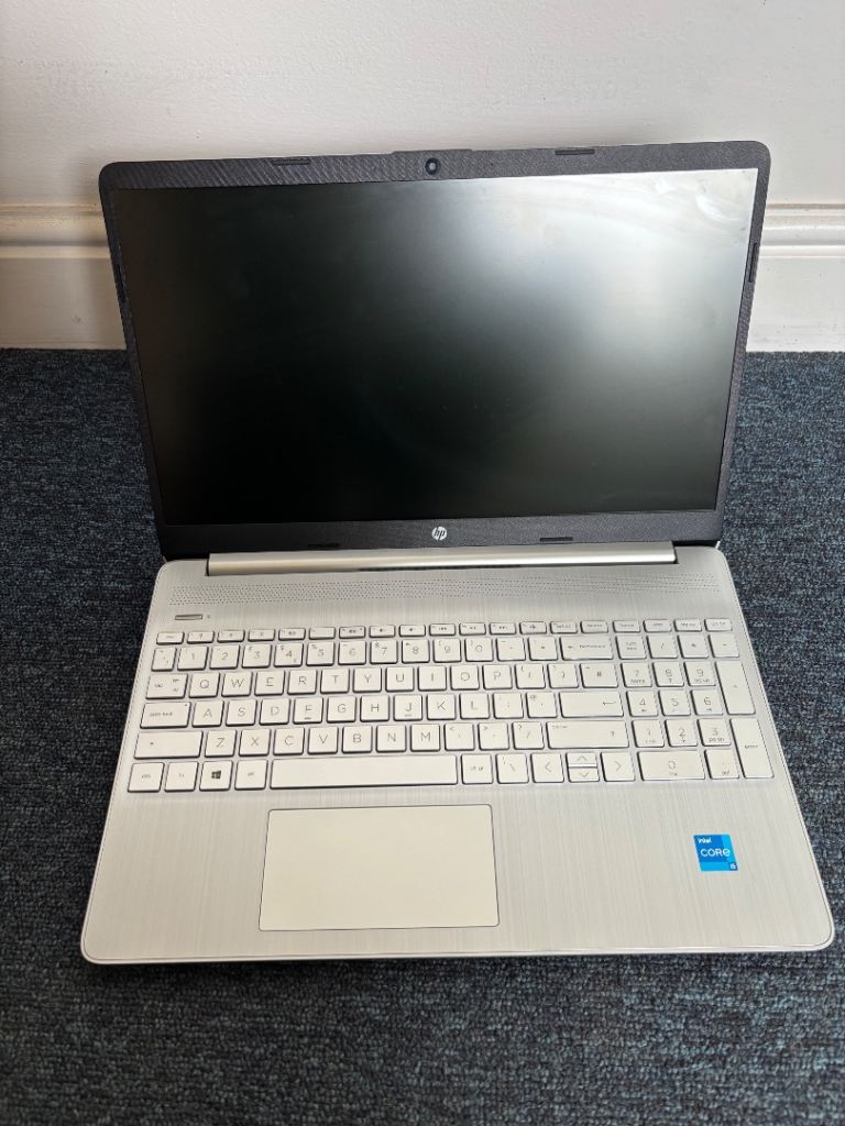 HP Laptop 15s-4q4 Windows 11 4GB