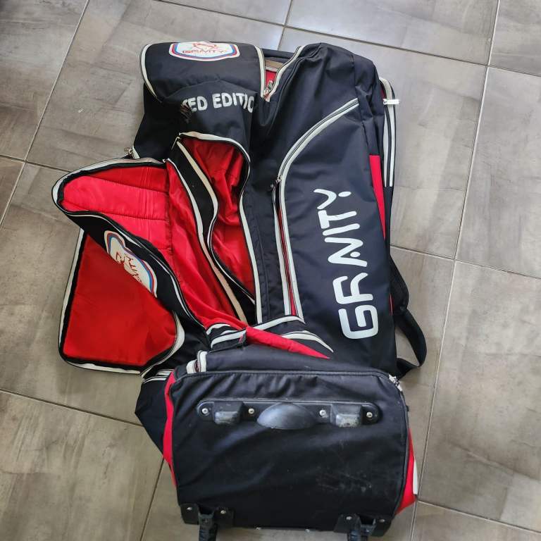 Adult cricket bag