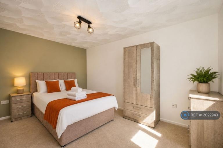 6 bedroom house in Chamberlin Avenue, Bridgwater, TA6 (6 bed) (#3022943)