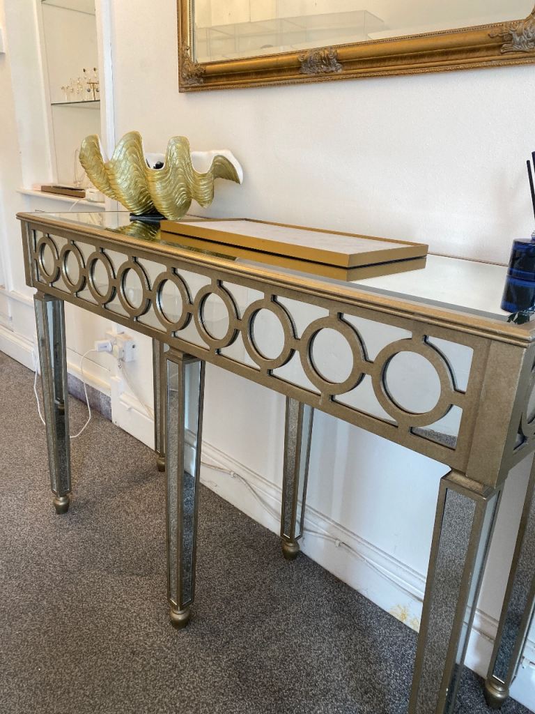 Gorgeous Display table