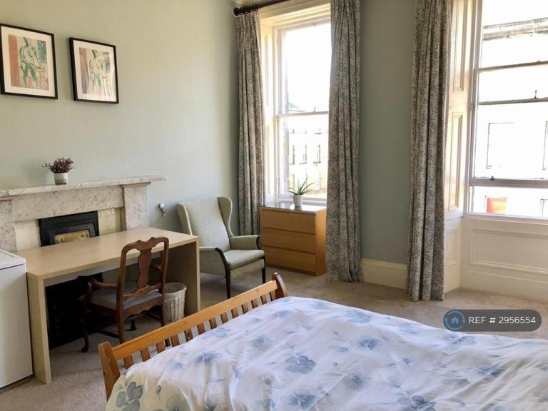 4 bedroom flat in Oxford Street, Edinburgh, EH8 (4 bed) (#2956554)