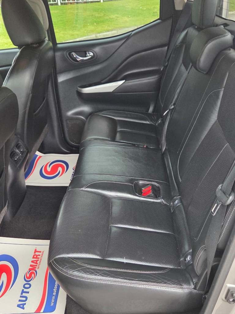 2016 Nissan Navara Double Cab Pick Up Tekna 2.3dCi 190 4WD PICK UP DIESEL Manual