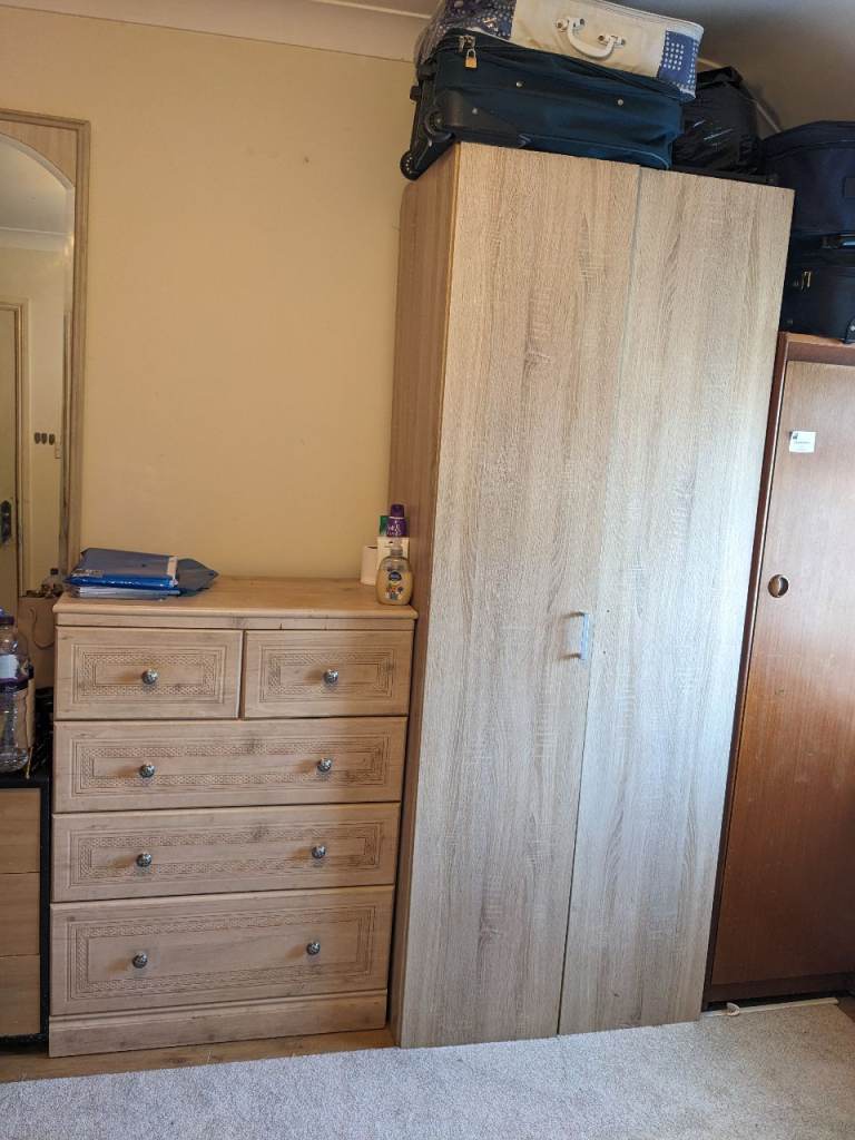 Affordable Shared Room for a female in New Malden 